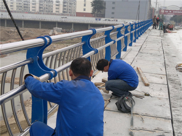 孝感不锈钢河道护栏的特性及其在城市景观中的应用